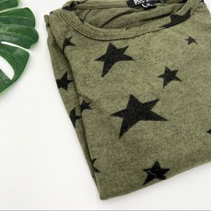 Buffalo David Bitton Green Relaxed Cozy Top w/ Black Stars Pattern Army Green